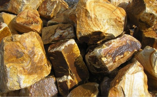 【3個口】庭石、ごろた石 天草大石（150mm～300mm） 約20kg土嚢袋入り 合計約60kg 天草石 大石 ブラウン 茶色 石 天然石 庭 熊本県 上天草市