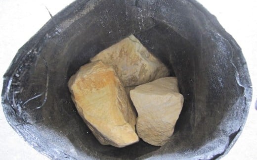 【15個口】庭石、ごろた石 天草大石（150mm～300mm） 約20kg土嚢袋入り 合計約300kg 天草石 大石 ブラウン 茶色 石 天然石 庭 熊本県 上天草市