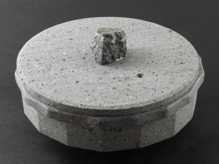 阿蘇溶岩鍋 溶岩石 鍋 職人 こだわり 珍しい 食器 キャンプ 調理 豪華 もつ鍋 すき焼き オススメ 熊本 阿蘇