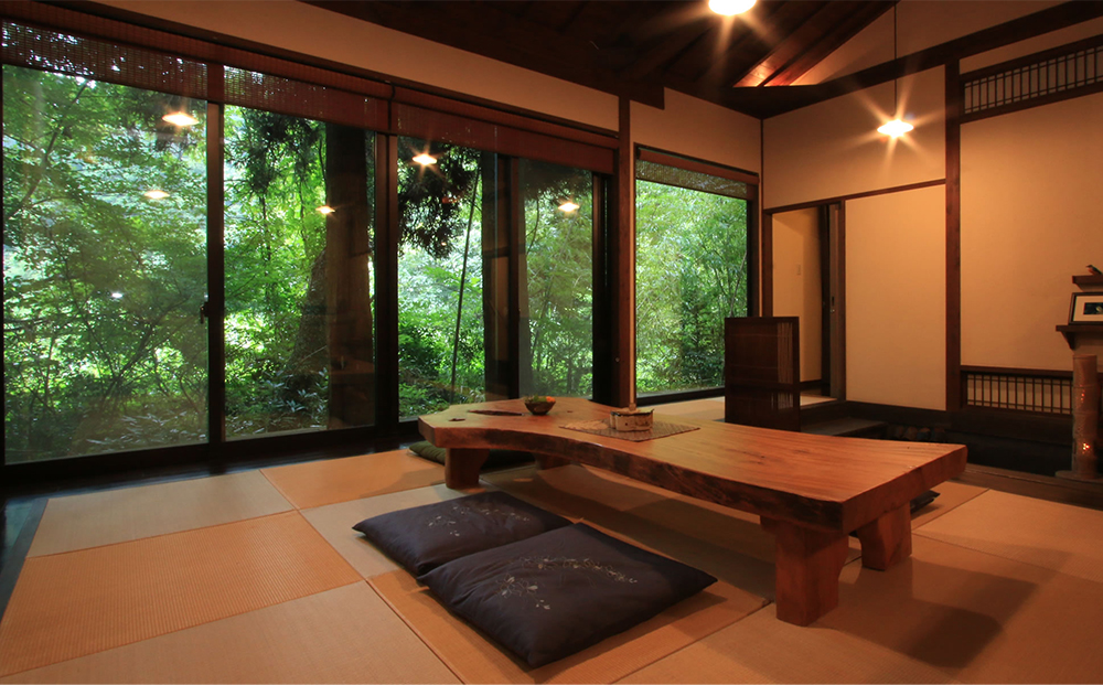 阿蘇の大自然を肌で体感する1泊2食付きペア宿泊券 【はなれの宿 千の森】はなれの宿 千の森 温泉 旅行  遊覧 ヘリコプター 観光 宿泊 リラックス 体験 食事付き おすすめ 熊本県 阿蘇市 宿泊券