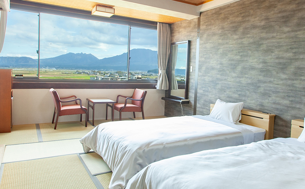 【平日限定】最上階から阿蘇五岳を一望できる部屋【最上階スカイラウンジ利用付】阿蘇プラザホテル　ペア宿泊券（1泊2食付）  のんびり ストレス解消 旅行 リフレッシュ お出かけ ホテル 旅館 宿 ペンション 民宿 内牧温泉 デトックス 熊本県 阿蘇市