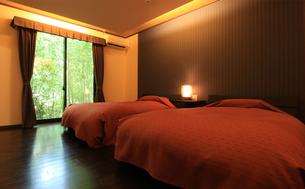 阿蘇の大自然を肌で体感する1泊2食付きペア宿泊券 【はなれの宿 千の森】はなれの宿 千の森 温泉 旅行  遊覧 ヘリコプター 観光 宿泊 リラックス 体験 食事付き おすすめ 熊本県 阿蘇市 宿泊券