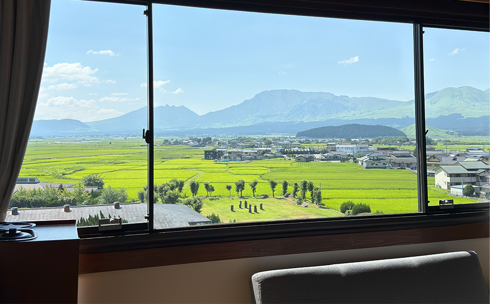 家族でのんびり♪阿蘇五岳を一望できる部屋　阿蘇プラザホテル　4名様分宿泊券（1泊2食付) のんびり ストレス解消 旅行 リフレッシュ お出かけ ホテル 旅館 宿 ペンション 民宿 内牧温泉 デトックス 熊本県 阿蘇市