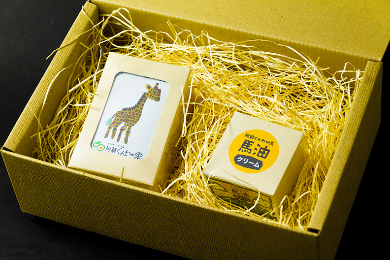 高級 馬油 使用 手作りクリームと手作り石鹸のセット 詰め合わせ 美容 人気 女性 お母さん おばあちゃん おじいちゃん 祖父 祖母 高齢 年配 主婦 ママ 親戚 還暦 古希 喜寿 傘寿 米寿 お中元 御歳暮 プレゼント 贈答用 熊本県 阿蘇市