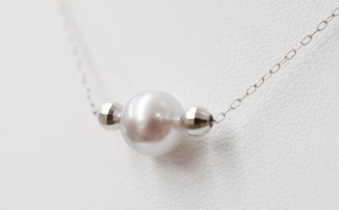 S085-372_8.5mm - 9mm ネックレス あこや 真珠 ナチュラルカラー 1粒 ネックレス ペンダント K18 珍珠 シリコン入りミラーボール 【K18WG】 K18WG