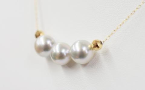 S085-374_8mm - 8.5mm ネックレス あこや真珠 ナチュラルカラー 3連 3粒 ネックレス ペンダント K18 珍珠 シリコン入りミラーボール 【K18YG】 K18YG