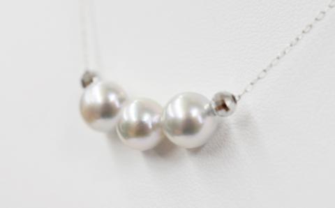 S085-375_8mm - 8.5mm ネックレス あこや真珠 ナチュラルカラー 3連 3粒 ネックレス ペンダント K18 珍珠 シリコン入りミラーボール 【K18WG】 K18WG