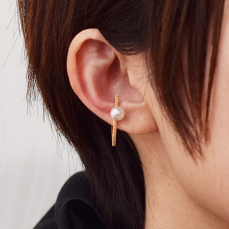 S085-515_あこや真珠 天草 イヤーカフ 6mm - 6.5mm ホワイトピンク 真珠 三角