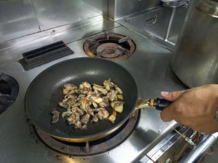 S081-009_「天草大王」味付け肉 約3～4人前