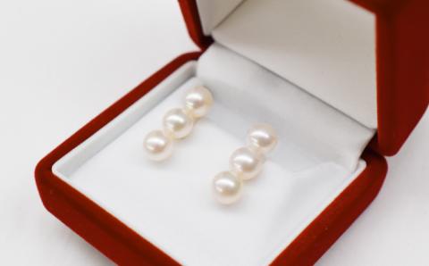 【K18YG】S085-353A_天草産 K18 3連 パールピアス あこや真珠 7.5mm - 8mm K18YG