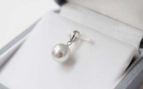 S085-378_8.5mm - 9mm チェーンなし ペンダントトップ １粒 あこや真珠 ナチュラル パール ペンダント【K18WG】 K18WG