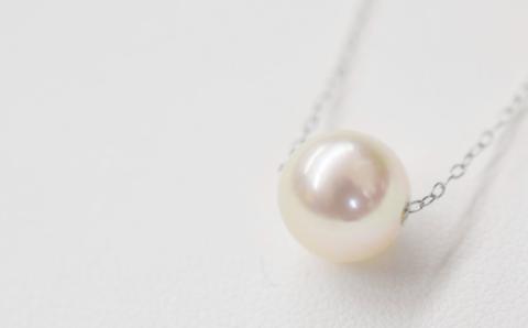 S101-338_天草産 9mm - 9.5mm 花珠級 一粒ペンダント スルー あこや真珠 ネックレス 【K18WG】 K18WG