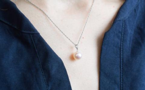 S085-380_天草産 8-9mm 花珠級 あこや真珠 一粒 ペンダント ネックレス パール【K14WG】 K14WG
