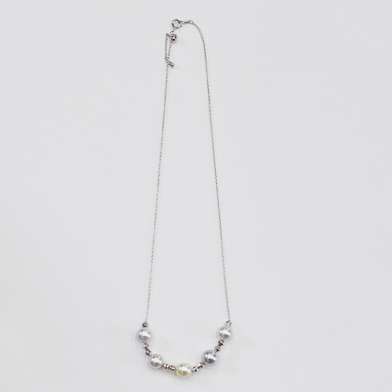 S101-377_あこや真珠 ナチュラルカラー マルチカラー 8mm - 8.5mm 5粒 ステーション ネックレス SV925 シルバー925 あずきチェーン 真珠 ミラーボール シリコン加工