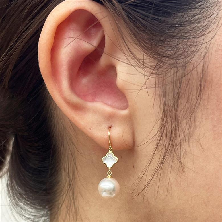 S101-420_あこや真珠 天草 ピアス シェル 8mm - 8.5mm クローバー ホワイトピンク K18 K14 YG WG