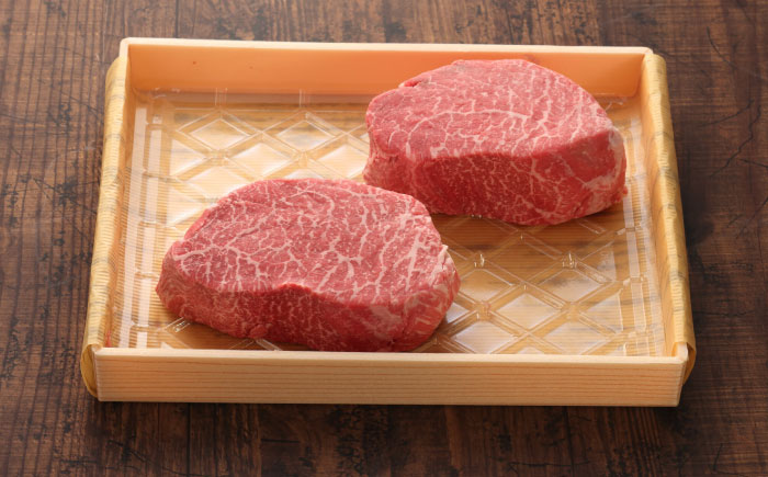【GI認証】くまもとあか牛シンシンブロック 約300g×2枚 / 菊陽町 あかうし 熊本県 肉 にく niku ブランド 旨み 【有限会社 三協畜産】 [BHAS015]