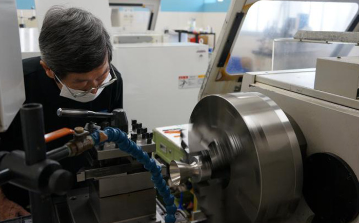 お猪口(中) / 金属 おちょこ 熱伝導 贈答品 文字刻印 職人 削り出し SUS304 ステンレス 熊本 菊陽町【ナカヤマ精密株式会社】 [BHBI002]