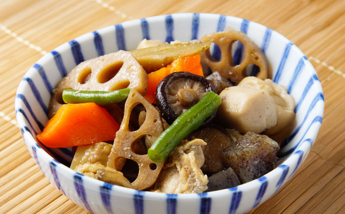 【年内発送は12月11日ご入金分まで！】くまモン九州しょうゆ 300ml×12 合計3.6L 醤油【株式会社山内本店】 [BHAE030]