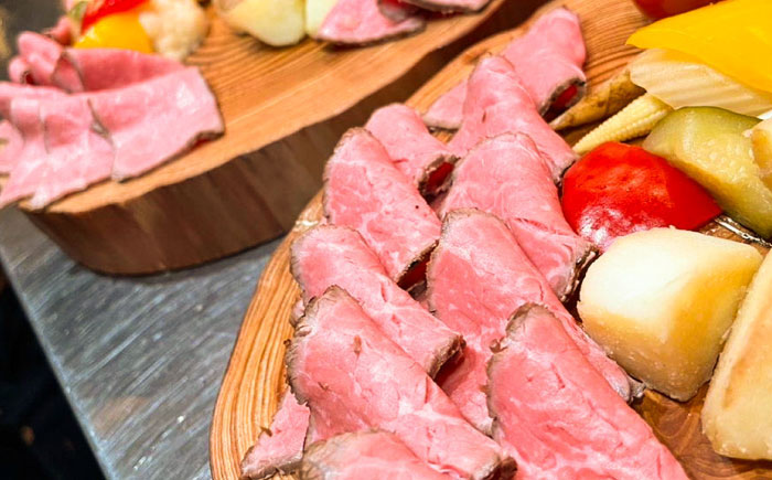 【全12回定期便】熊本県産あか牛ローストビーフ 約200g / 菊陽町 あかうし 熊本県 肉 にく niku ブランド 旨み【有限会社　三協畜産】 [BHAS056]