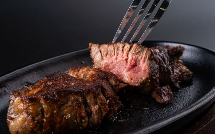 【全12回定期便】 あか牛 ステーキ用ヒレ肉(約800g)、馬刺し(約200g)セット 計約1kg / 牛肉 馬肉 食べ比べ　【合同会社 たべたせいか】 [BHBY019]