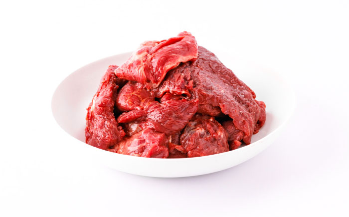 【全3回定期便】国内加工 ペット用 馬肉 切り落とし 約2kg(約1kg×2) / ペットフード ドッグフード 愛犬 馬肉 生食 加熱 ペット用 【五右衛門フーズ】 [BHCY058]