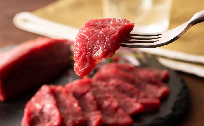 【年内発送は12月11日ご入金分まで！】【本場・熊本特産】馬刺し4種の食べ比べ 3890【株式会社フジチク】 [BHAD019]