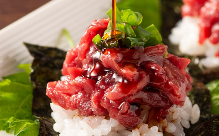 【全3回定期便】フジチク ふじ 馬刺し ユッケ 計約300g （約50g×6個） 馬肉 熊本県【株式会社フジチク】 [BHAD096]