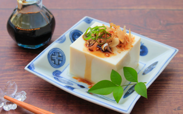 【年内発送は12月11日ご入金分まで！】くまモン 馬刺し用しょうゆ 300ml×2本【株式会社山内本店】 [BHAE062]