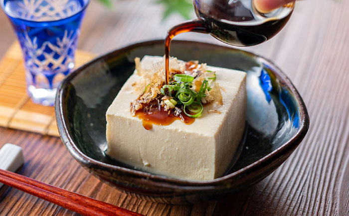 【年内発送は12月11日ご入金分まで！】純搾りしょうゆ 200ml×2本【株式会社山内本店】 [BHAE066]