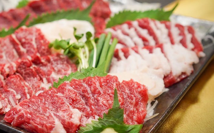 【全6回定期便】【冷蔵】純国産馬 馬刺し食べ比べセット計約260g 馬刺し専用醤油付き(赤身/約70g フタエゴ/約70g 霜降り/約70g タテガミ/約50g) / ばさし 馬刺 熊本馬刺し 熊本県 菊陽町【株式会社古閑ファーム】 [BHDF049]