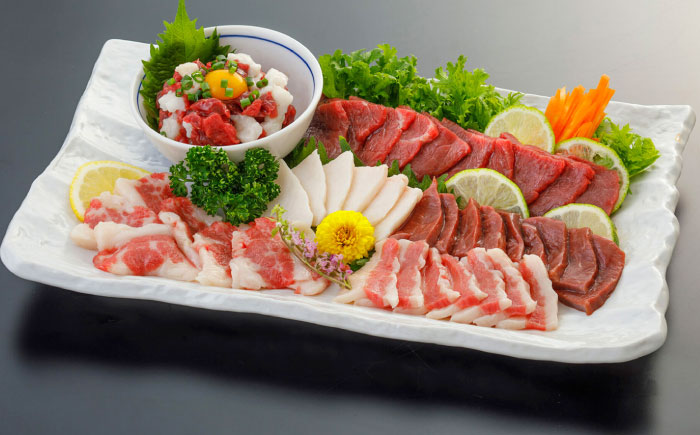 馬刺し6種(赤身 タテガミ ハツ サガリ フタエゴ ユッケ)計約420g / 馬刺し 菊陽町 熊本県 醤油 専用 ばさし 馬肉 肉 niku おつまみ 九州 冷凍【有限会社 桜屋】 [BHDB002]