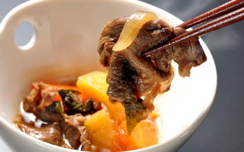 【熊本肥育】馬肉切り落とし 1.5kg 馬肉 切り落とし 国内肥育 馬 肉 500g 3パック 小分け 低カロリー 高タンパク 栄養満点 煮込み お取り寄せ 利他フーズ 熊本 阿蘇 南小国町 送料無料