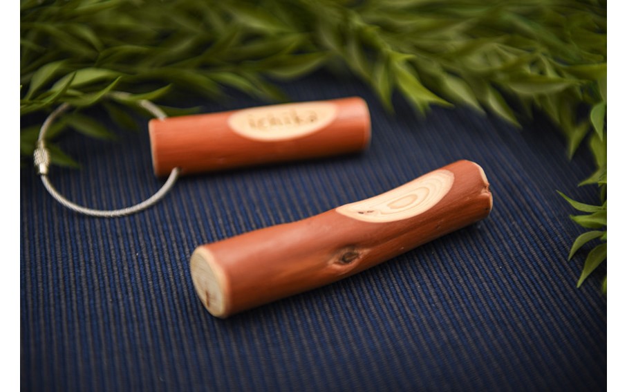 大切な人と心つながる 小国杉 ペアキーホルダー  ペア キーホルダー 天然素材 名入れ レーザー加工 鍵 カギ ギフト 贈答用 プレゼント waku 熊本 阿蘇 南小国町 送料無料