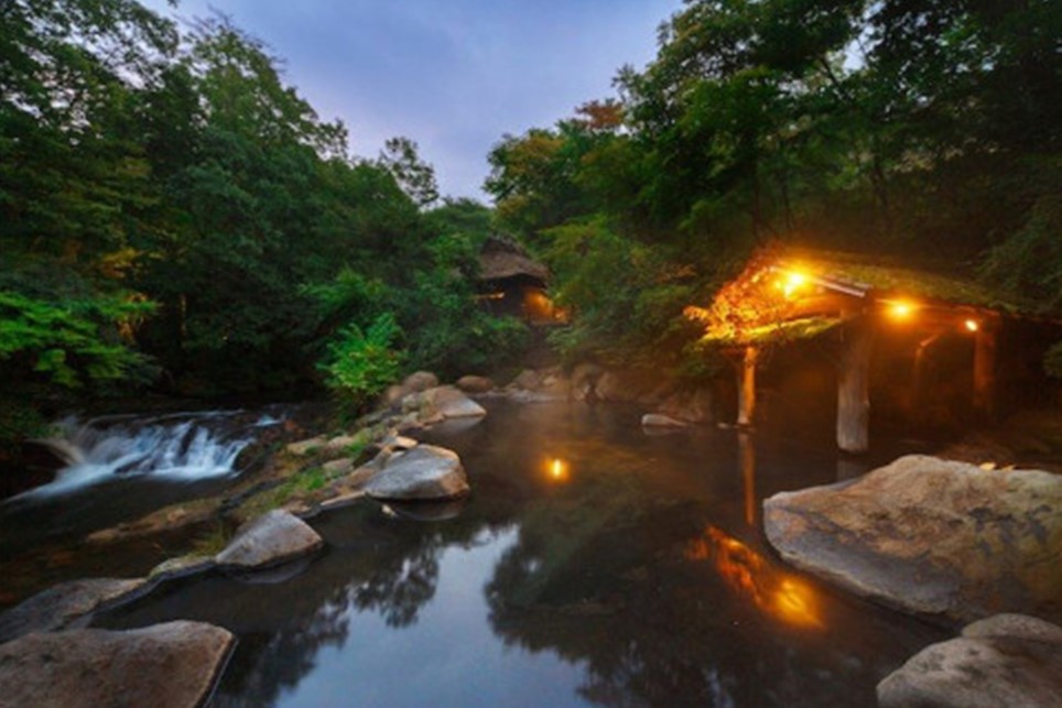 【黒川温泉ほか対象施設で利用可能】南小国町観光商品券1万円（1000円×10枚） 観光商品券 南小国町 黒川温泉 小田温泉 旅行券 宿泊券 観光地応援 チケット 商品券 1万円 1000円 10枚 ギフト 贈答用 温泉 温泉地 食事 日帰り 日帰り旅 熊本旅行 南小国町観光協会 九州旅行 熊本 阿蘇 送料無料