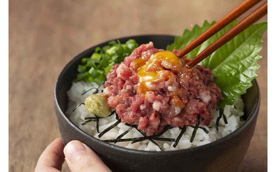 【ふじ馬刺し】 赤身馬刺し3種とユッケ・ネギトロの詰め合わせ 390g ふじ馬刺し ロース ランプ 上赤身 ユッケ ネギトロ 熊本 馬刺し セット 詰め合わせ 食べ比べ セット 馬肉 馬 生食用 肉刺し フジチク ギフト 贈答用 阿蘇 南小国町 送料無料