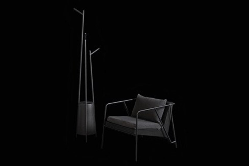 【FIL】ラウンジチェア -スミ リミテッド- MASS Series Lounge Chair -SUMI LIMITED-　小国杉 イージーチェア ローチェア 椅子 チェア 背もたれ 肘掛 クッション インテリア 家具 木製 無垢材 天然木 炭 黒 受注生産 おしゃれ リビング ダイニング ギフト Foreque 熊本 阿蘇 南小国町 送料無料