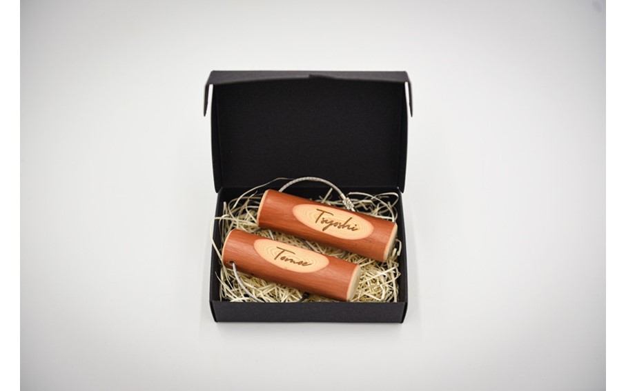 大切な人と心つながる 小国杉 ペアキーホルダー  ペア キーホルダー 天然素材 名入れ レーザー加工 鍵 カギ ギフト 贈答用 プレゼント waku 熊本 阿蘇 南小国町 送料無料