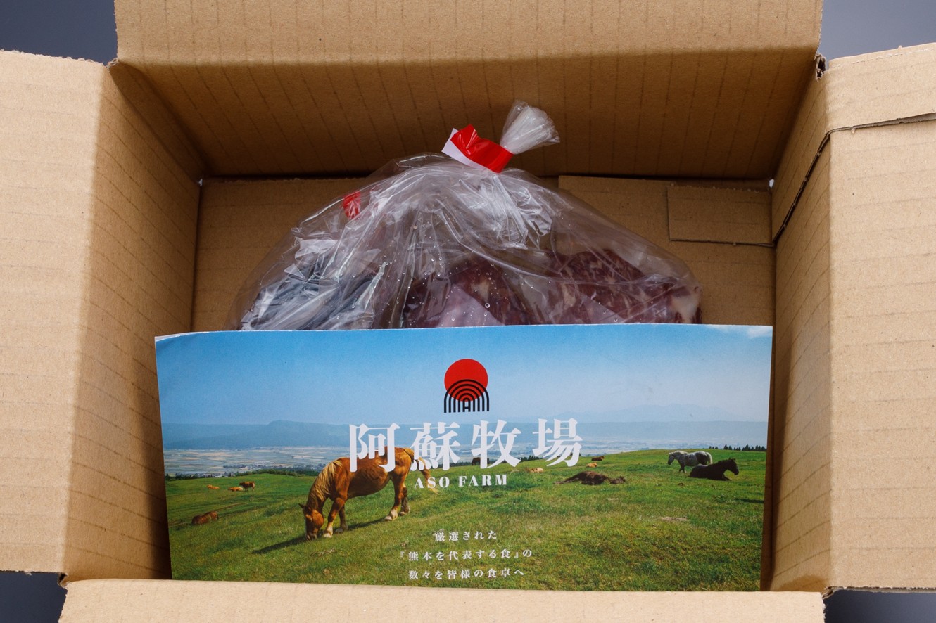 〈令和8年4月出荷〉肥後の桜馬刺し 上赤身 300g 馬肉 馬 国産 国内肥育 希少 肉刺し 真空パック 醬油付き 本場 老舗専門店 ギフト 贈答用 阿蘇牧場 熊本 阿蘇 南小国町 送料無料 高レビュー 《 出荷月指定 》