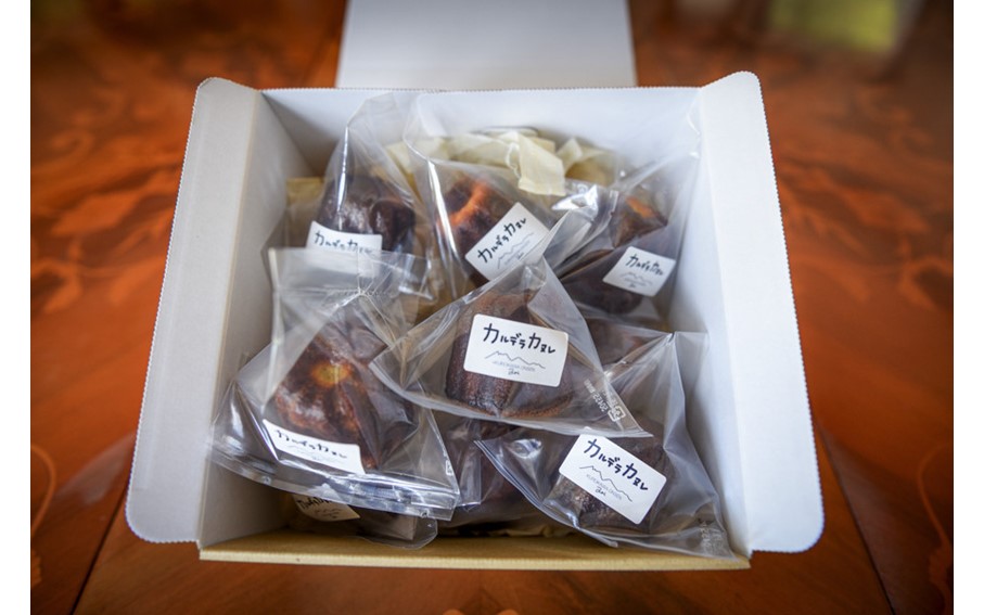 【小国ジャージー牛乳使用】やさしい甘さの大人スイーツ「カルデラカヌレ」10個セット