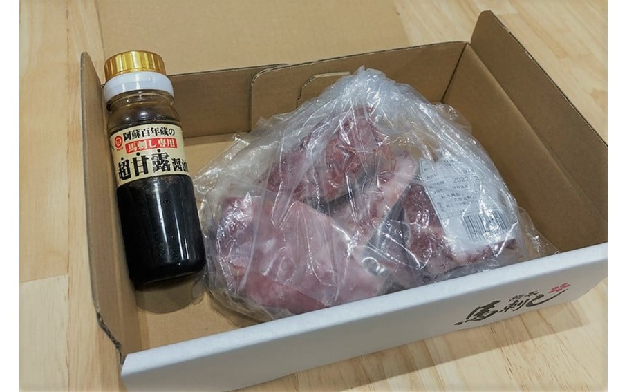 【国産】熊本馬刺し 上赤身+大トロ 300g 国産 熊本 馬刺し 馬肉 馬 上赤身 大トロ 赤身 霜降り 専用醤油 肉刺し ギフト 贈答用 利他フーズ 阿蘇 南小国町 送料無料