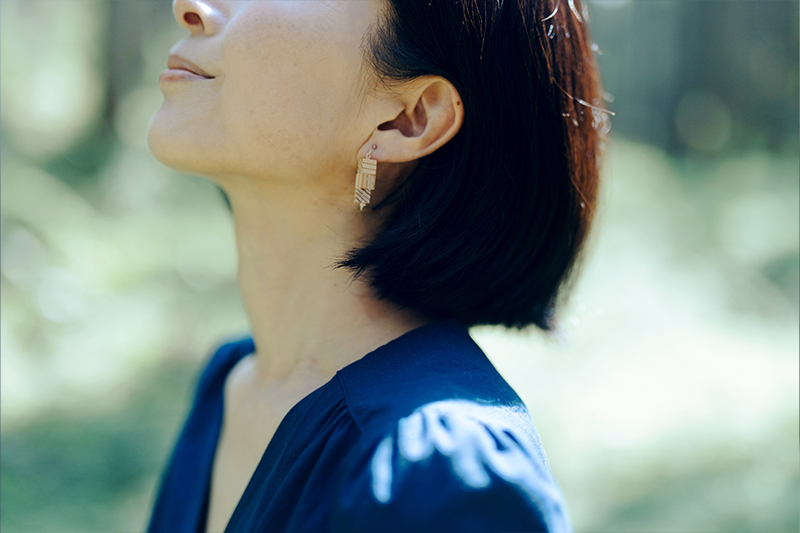 【KALCANO】小国杉ジュエリー mii-みい イヤリング 金属アレルギー対応 樹脂パーツ ジュエリー jewelry アクセサリー レディース 熊本 阿蘇小国杉 工芸品 木製 キューブ 三粒タイプ 木糸 ギフト プレゼント Ogunist