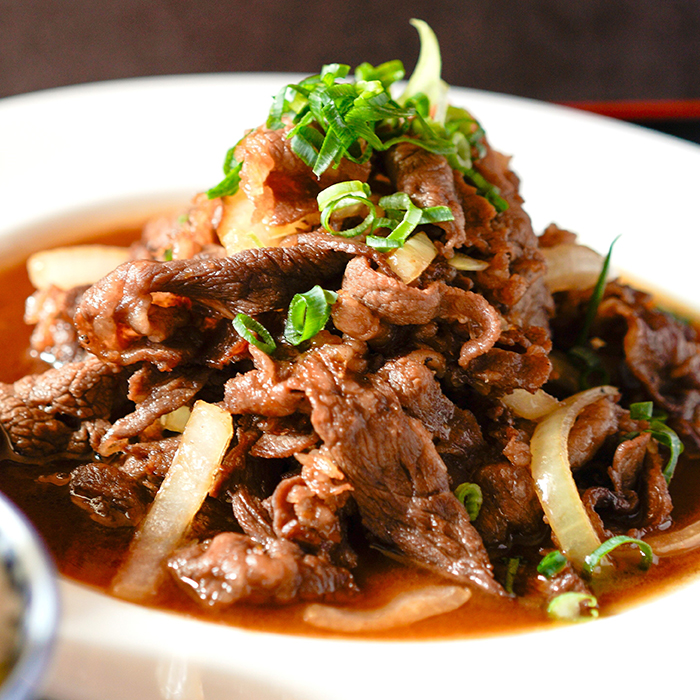 【三協畜産】熊本和牛 あか牛 熊本県産 肥育 新鮮 阿蘇 熊本 褐毛和種 褐牛 和牛 切り落とし スライス 牛肉 1kg 1000g 500g×2 料理のお供 炒め物 煮込み 老舗 農場 ご家庭用 ギフト 贈答用