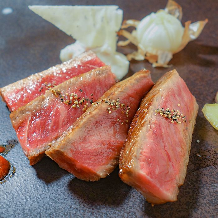 【三協畜産】熊本和牛 あか牛 熊本県産 肥育 新鮮 阿蘇 熊本 褐毛和種 褐牛 和牛 ロース ステーキ 牛肉 400g 200g×2 ご褒美 赤身 サシ 旨み 歯ざわり 老舗 農場 ご家庭用 ギフト 贈答用