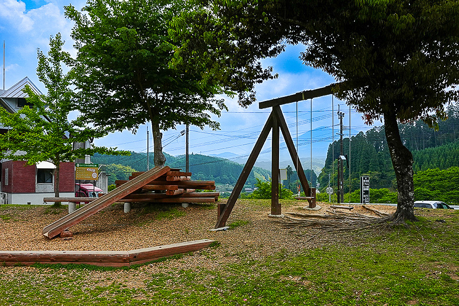 【学びやの里】熊本 阿蘇 小国郷 キャンプ場 フリーサイト×60面 オートサイト×7面 温泉利用可 キャンプ場貸し切り利用券 芝生 初心者 ソロ ファミリー グループ トイレ ウオシュレット 給水場 遊具 AM10時チェックイン 翌15時チェックアウト 最大29時間滞在 北里柴三郎