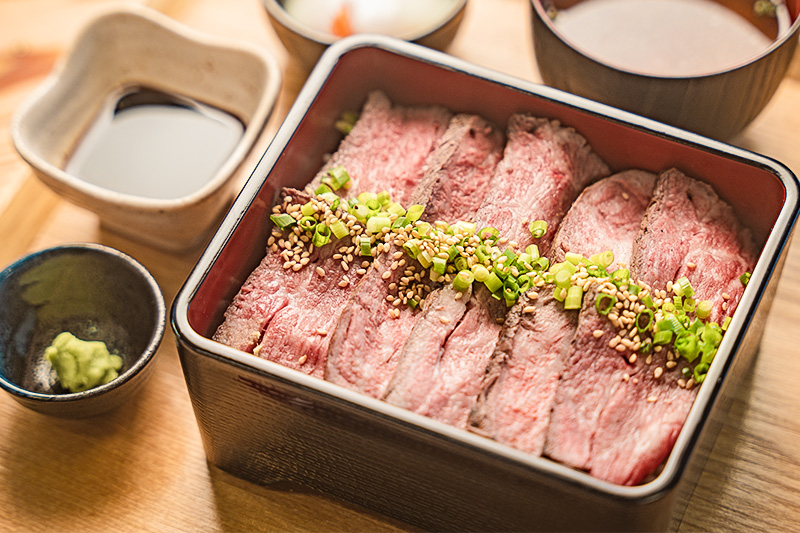 【ASOおぐに観光協会】阿蘇 小国町 観光商品券 10万円 1000円×100枚 ご指定の住所へ発送 杖立温泉 わいた温泉郷 湯けむり 蒸し湯 ジャージー牛乳 小国杉 旅行 観光 宿泊 飲食 お買い物 お土産 商品券 宿泊券 1000円券 100枚 現地払い利用 地域振興 旅行支援