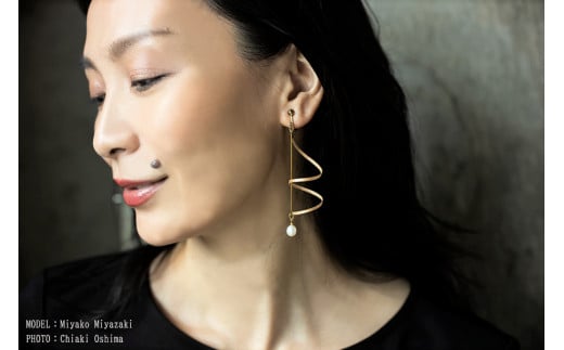 【KALCANO】イヤリング ジュエリー jewelry アクセサリー レディース 熊本 阿蘇小国杉 小国杉 工芸品 木製 樹脂パーツ 淡水パール ニッケルフリー素材使用 金属アレルギー対応 ハンドメイド ギフト プレゼント ジュエリーケース付 ogunist tsumuji -つむじ