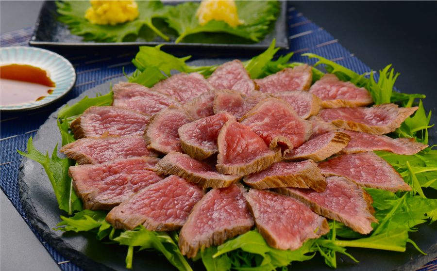 産山の隠れ家的名店「焼肉正」厳選 「放牧あか牛のたたき」《60日以内に出荷予定（土日祝除く）》---ubuyama_yns_14_300g---