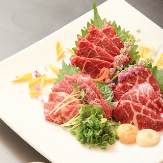 馬刺し 中とろ 50g×3  大トロ 50g×2 専用醤油 80ml