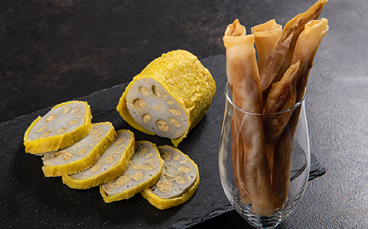 FKK19-05A_からしれんこん棒プレーン味とビール（サントリー ザ・プレミアム・モルツ）のセット