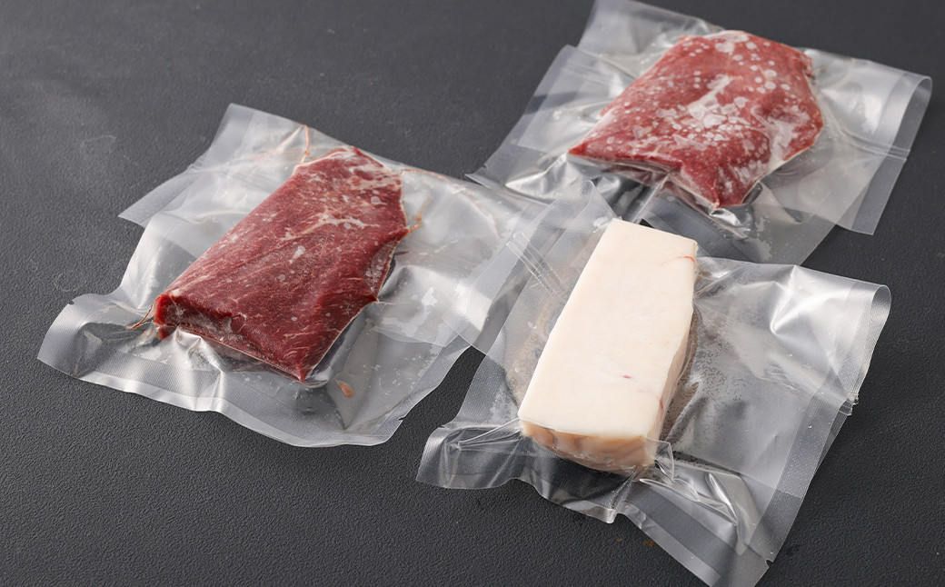 【熊本名物】馬刺し セット 赤身 約200g、コウネ (タテガミ) 約100g 計約300g 馬肉